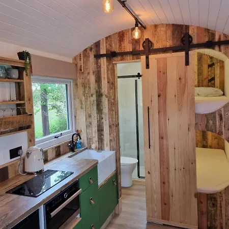 Rusty - Shepherds Hut Sleeps Up To 4 Sidlesham Exterior photo
