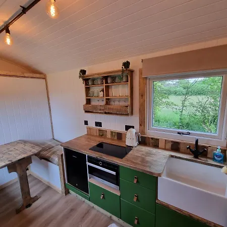 Rusty - Shepherds Hut Sleeps Up To 4 Sidlesham Exterior photo