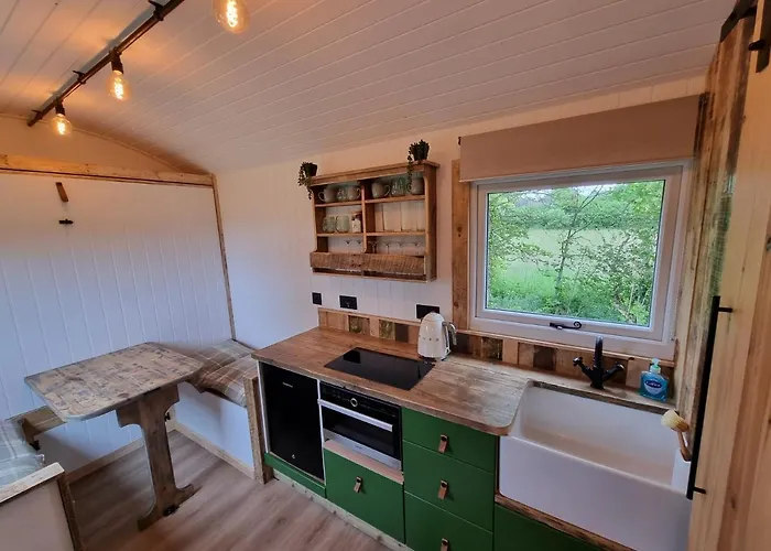 Rusty - Shepherds Hut Sleeps Up To 4