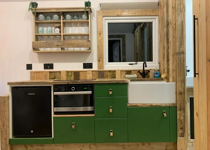 Rusty - Shepherds Hut Sleeps Up To 4
